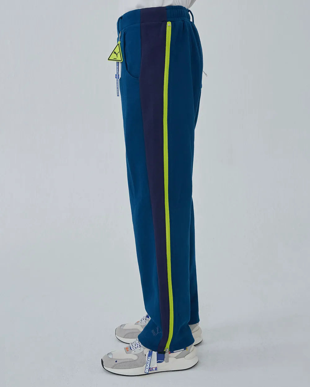 XS